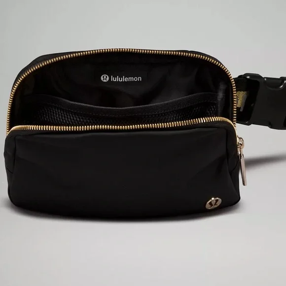 Lululemon Everywhere Belt Bag Black & Gold Logo Strap Crossbody Bag Nwt - Picture 5 of 6